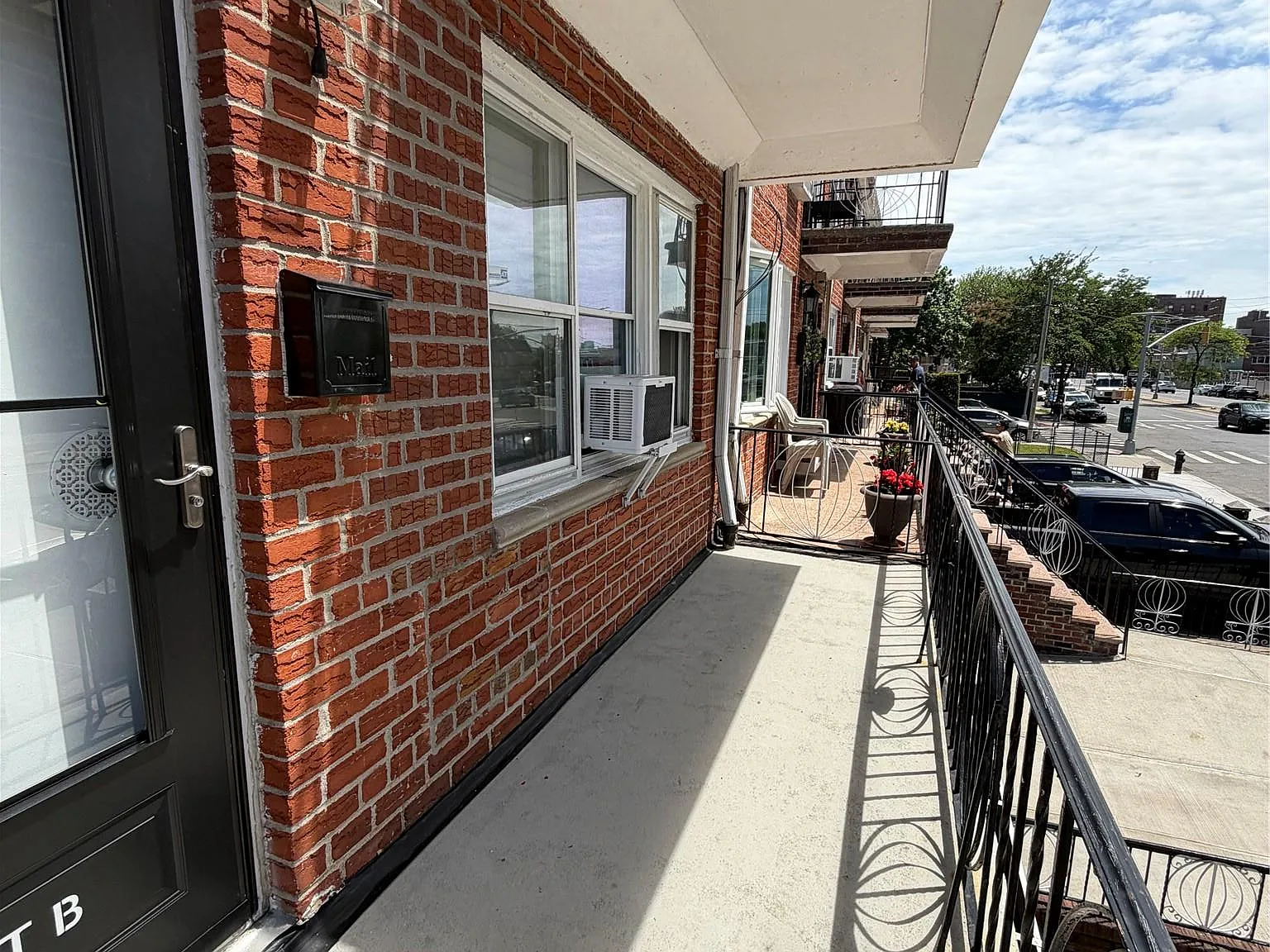 3 bed, 1.5 bath, 3190 sqft, $3,000 — Photo 3