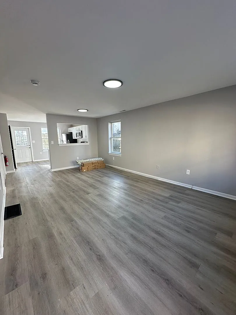 Fully Renovated South Philly Gem EndofRow with Outdoor Space — Photo 2