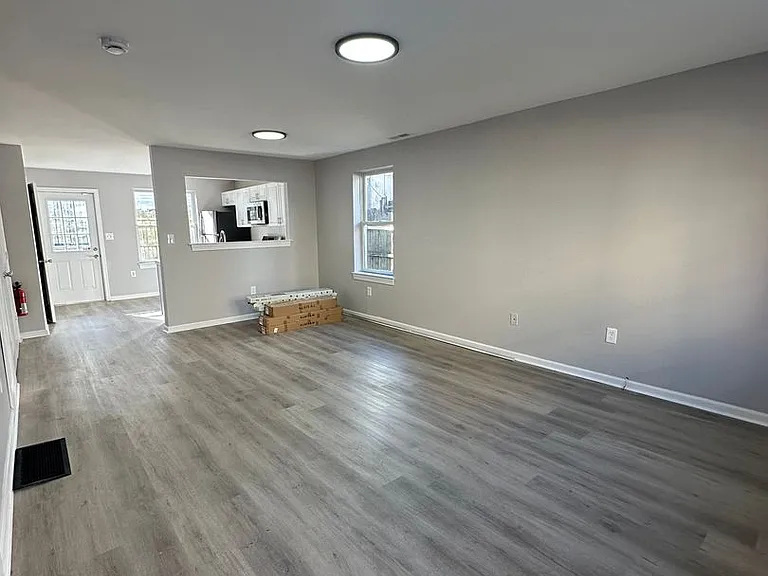 2242 Latona St — Photo 2
