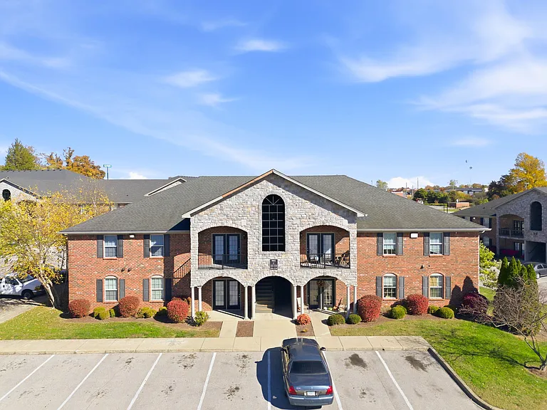 Greenbrier Apartments — Photo 114