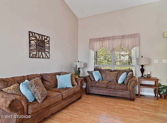 3rd image of 342 Lincoln Dr