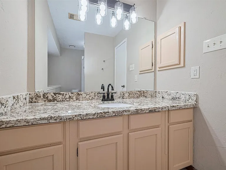 6907 Yardley Dr — Photo 18