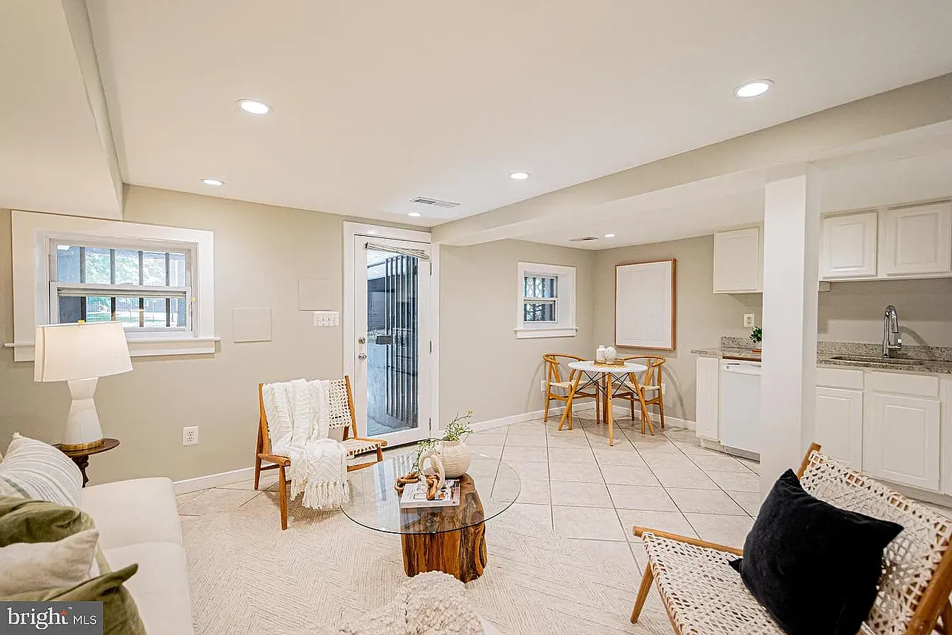 1 bed, 700 sqft, $1,800 — Photo 2