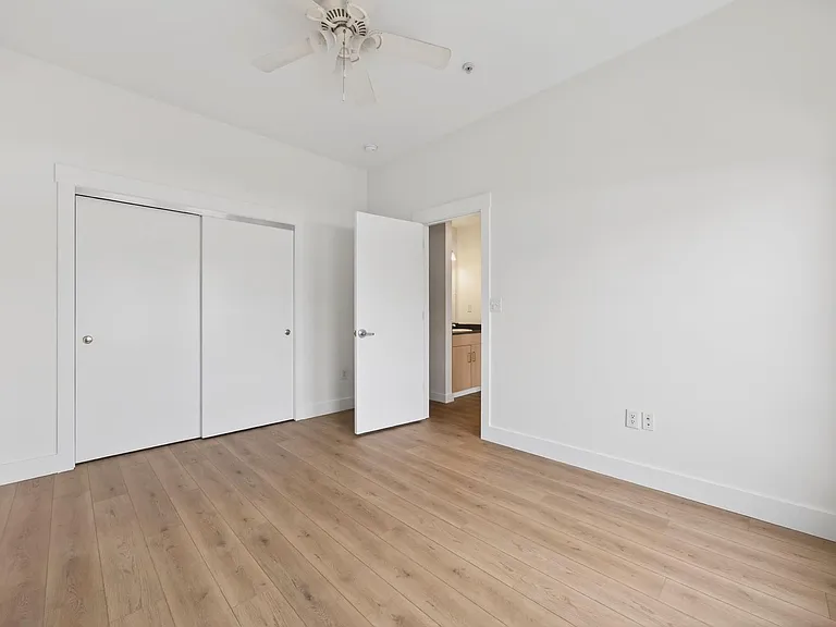 116 E 3rd St — Photo 39
