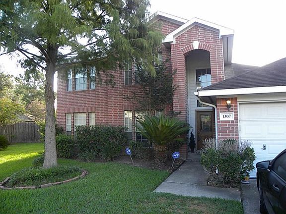2nd image of 1307 Holly Lake Ct