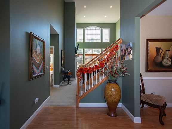 5th image of 146 Barrington Cir