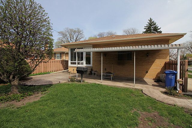 2nd image of 500 Peterson Ave