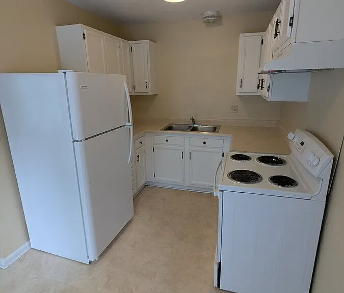 10 Holly Ct #G — Photo 6