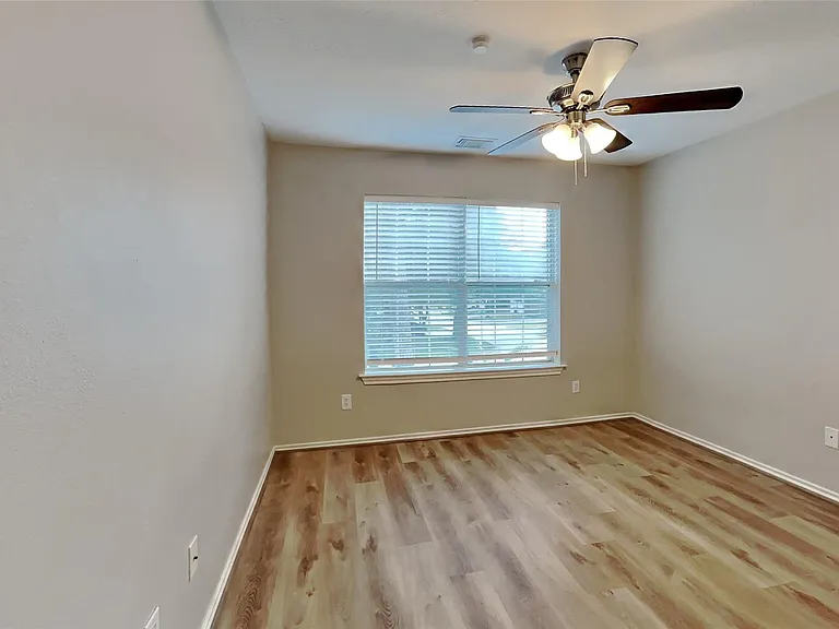 22076 Knights Cove Dr — Photo 12