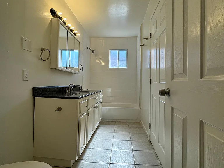 1183 N Normandie Ave — Photo 10