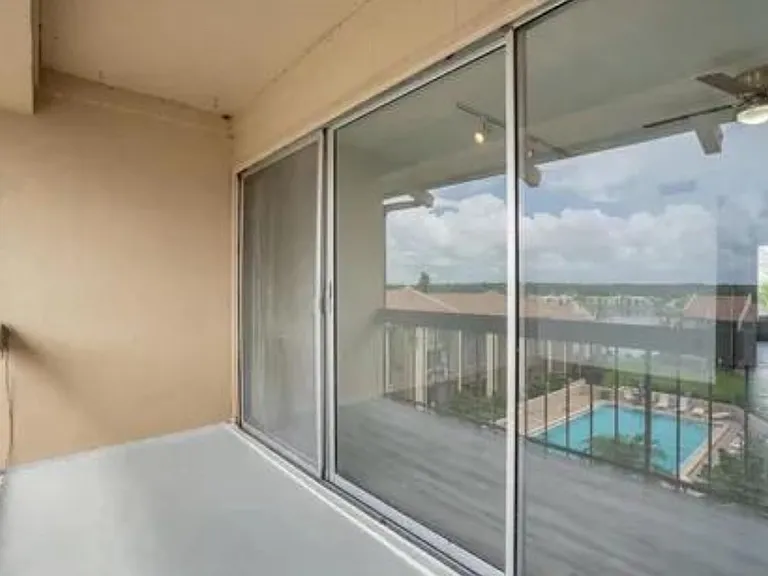 564 Orange 40 Dr #40 — Photo 11