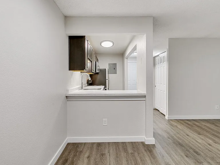 Westport Apartments — Photo 33