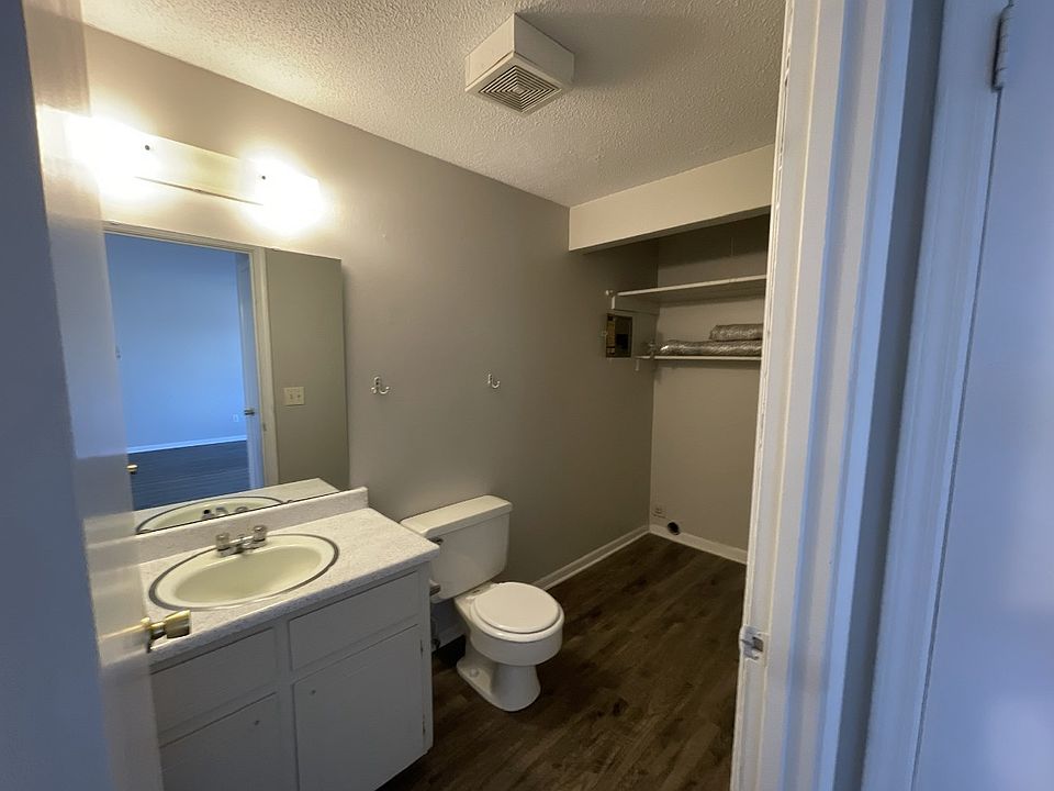 1st image of 350 Devonwood Ct