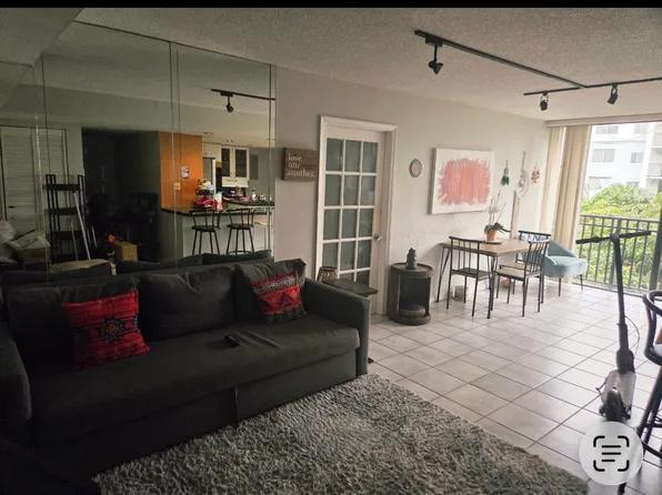 17021 N Bay Rd, Sunny Isles Beach, FL