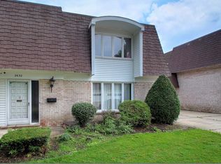 2632 S Green Rd, University Heights, OH 44122