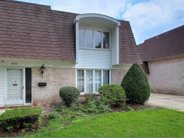 2632 S Green Rd, University Heights, OH 44122