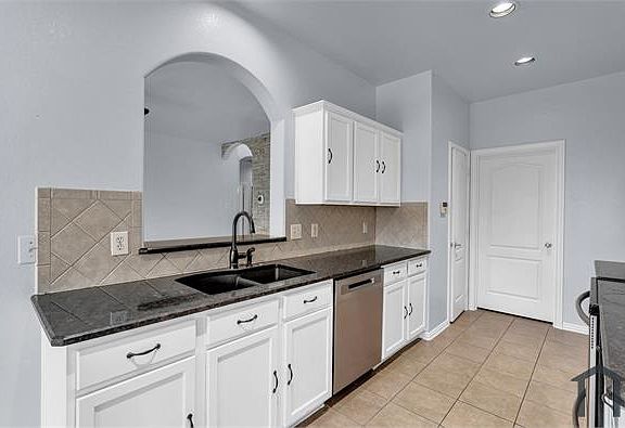 5th image of 933 Bens Dr