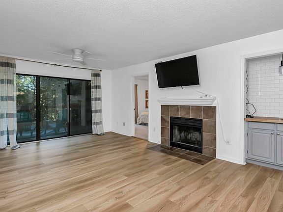 4th image of 114 Edgewater Ln