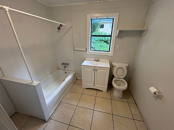 5th image of 522 7th Ave W APT 3