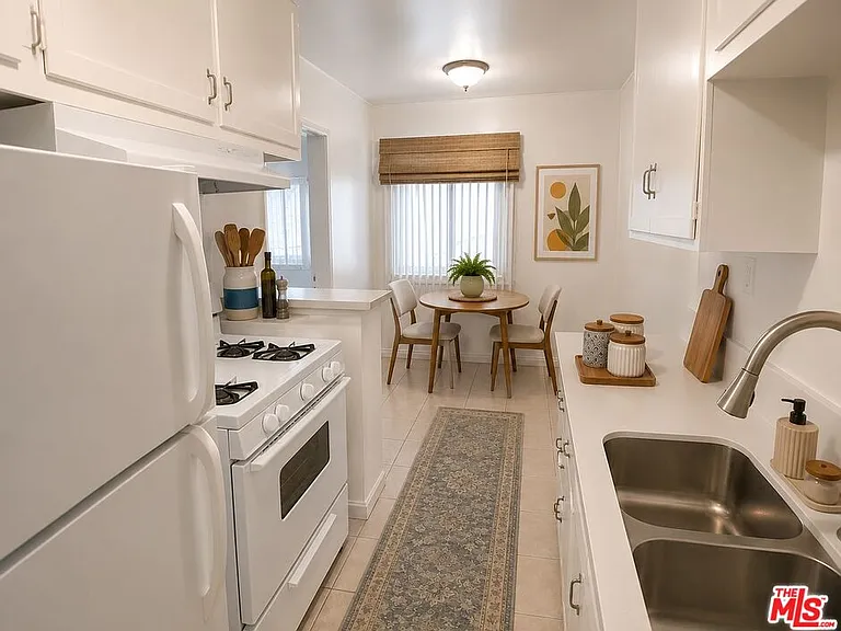 4122 W 2nd St #15 — Photo 3
