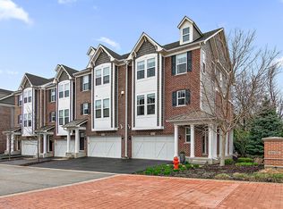 903 Coletta Cir, Naperville, IL 60563
