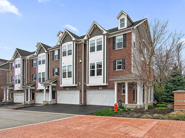 903 Coletta Cir, Naperville, IL 60563