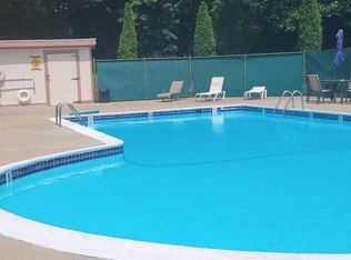756 Quaker Ln APT 306-A, East Greenwich, RI 02818
