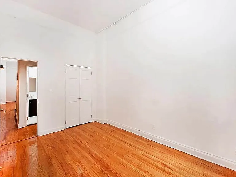 453 W 47th St #2F — Photo 4