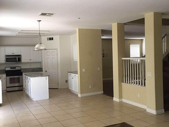 5th image of 15421 Hoover Ln