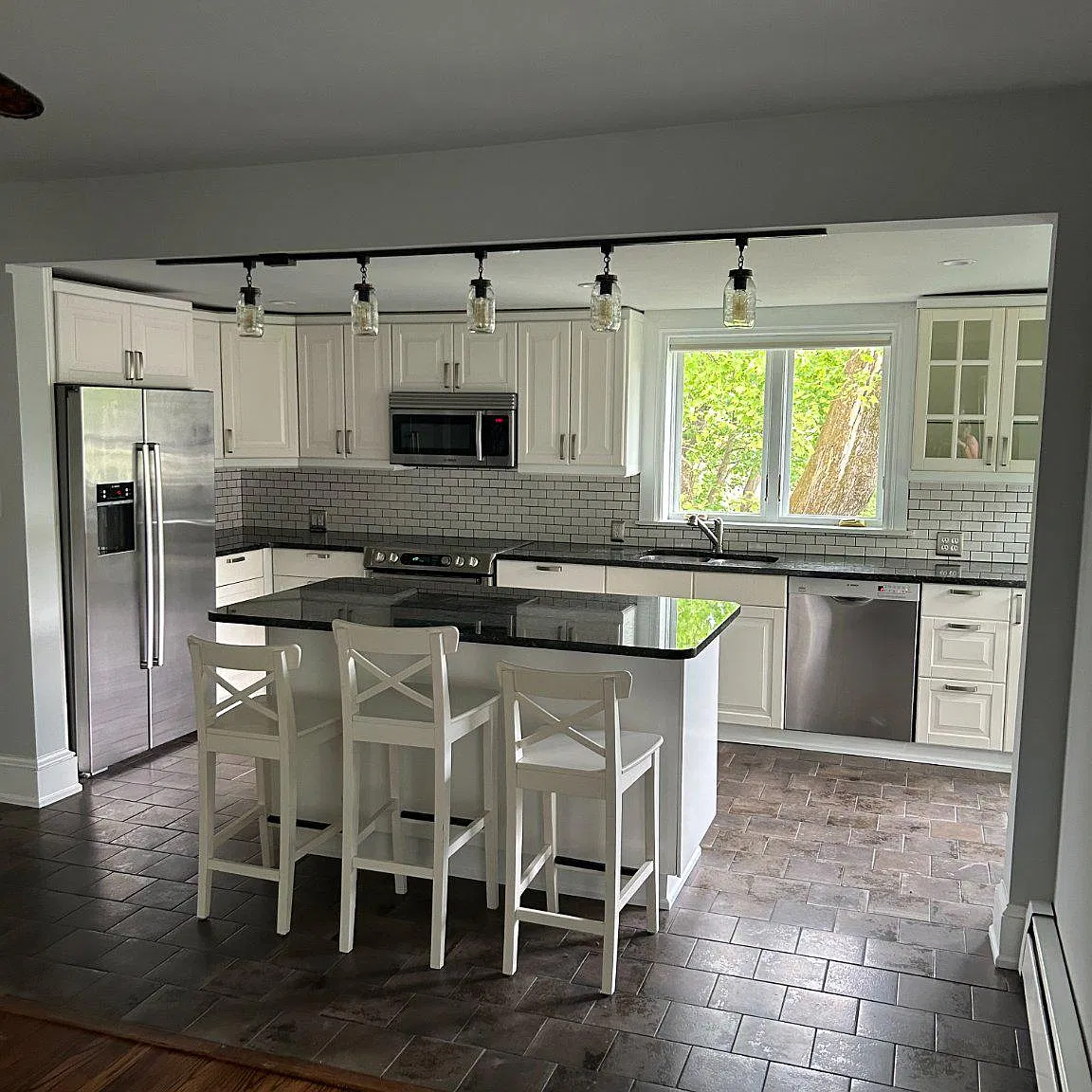 3 bed, 2.5 bath, 2139 sqft, $3,600 — Photo 3