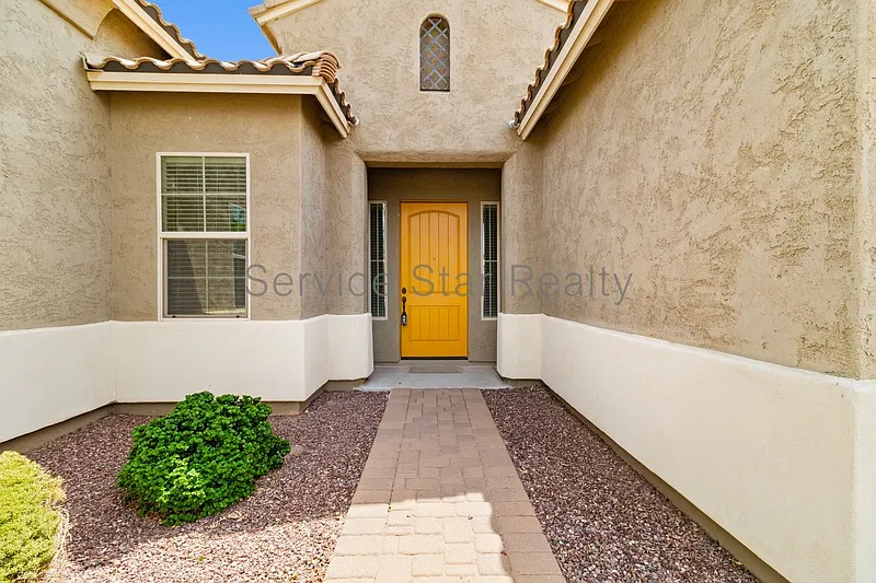 5 bed, 3.0 bath, 3335 sqft, $3,100 — Photo 3