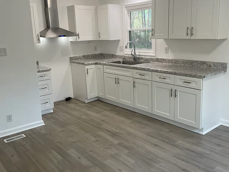 409 Dickens Ave — Photo 7