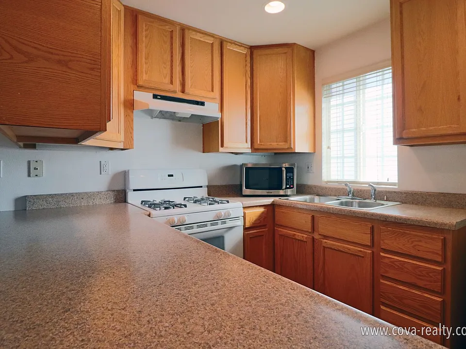 3115 Dwight Ave