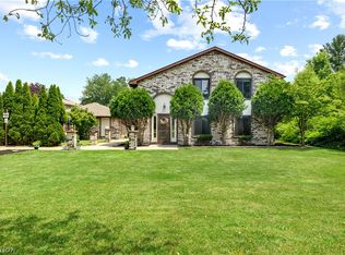 6295-6297 Saint Andrews Dr, Canfield, OH 44406