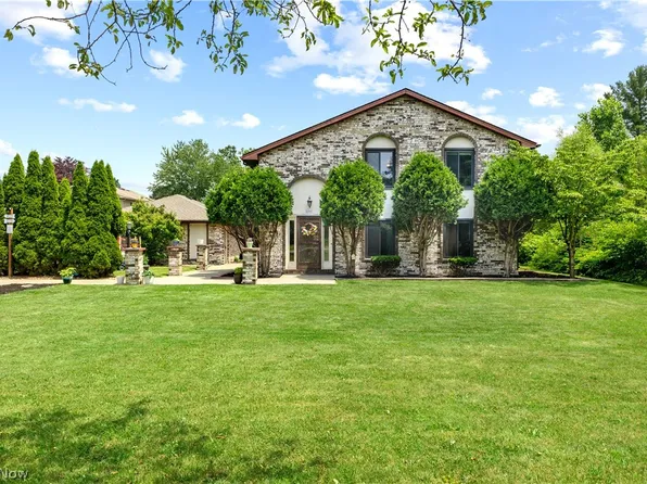 6295-6297 Saint Andrews Dr, Canfield, OH 44406