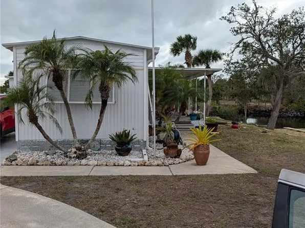1128 Seahorse Ln, Englewood, FL 34224