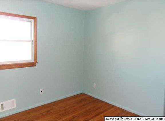 5th image of 284 Vogel Ave