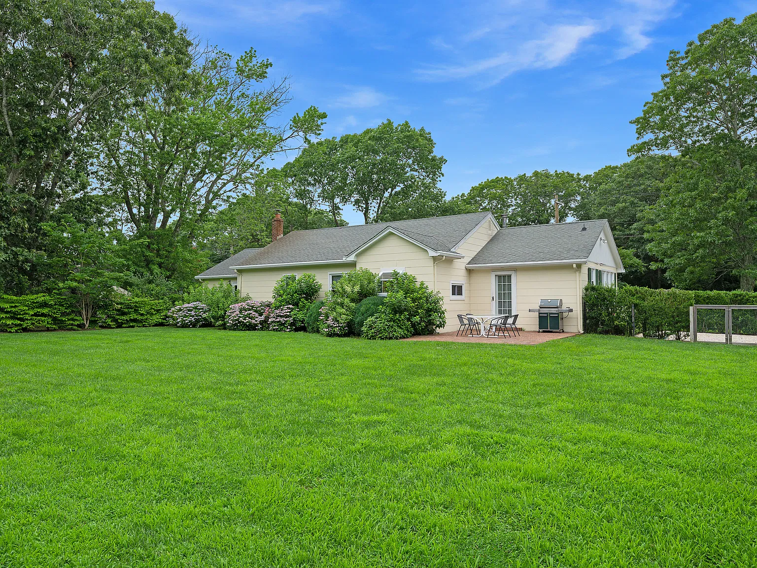Year Round Rental in Hampton Bays — Photo 2