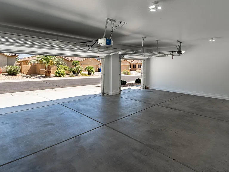 18445 W Saguaro Ln — Photo 37