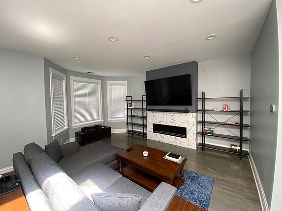 2nd image of 3141 N Oakley Ave APT 3
