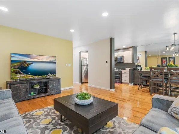 316 Stephanie Dr, North Caldwell Boro, NJ 07006