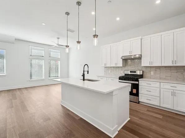 200 W 56th St #8101, Austin, TX 78751
