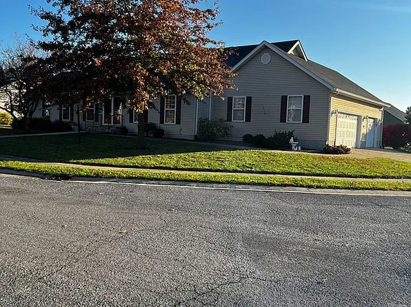 59 White Tail Dr, Carlinville, IL 62626