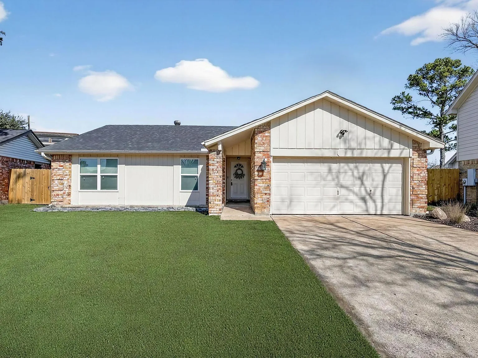 3 bed, 2.0 bath, 1898 sqft, $2,000 — Photo 2