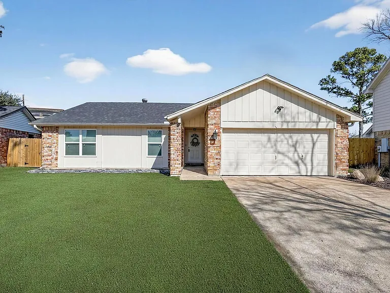 9514 Marblemount Dr — Photo 2
