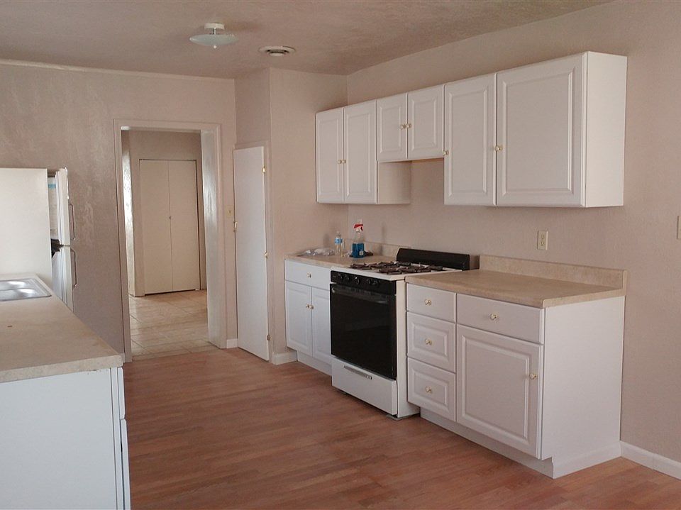 2nd image of 460 Nazario St