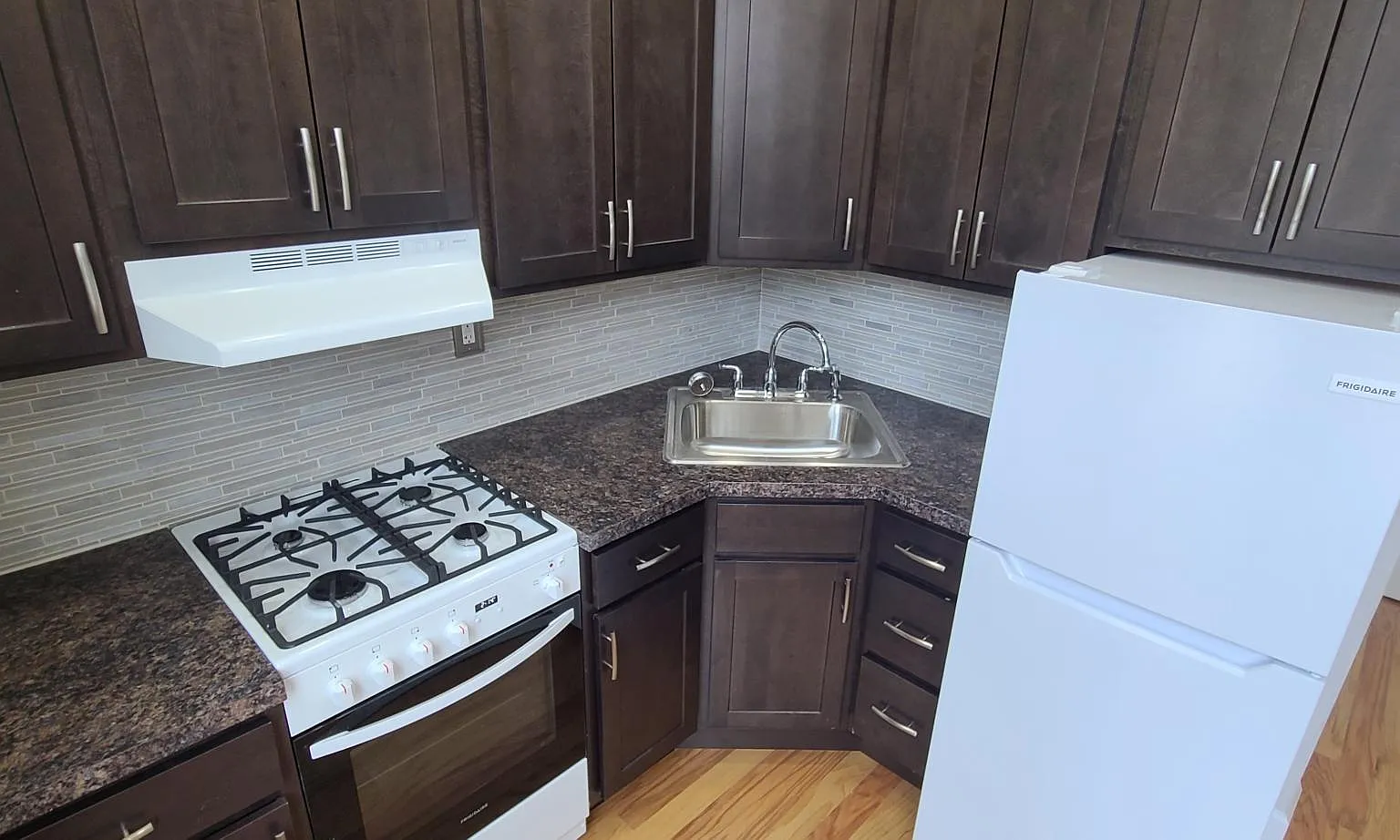 Studio, 200 sqft, $975 — Photo 1