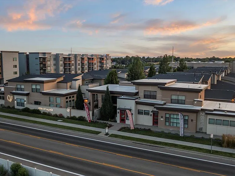 Verraso Village Townhomes — Photo 19