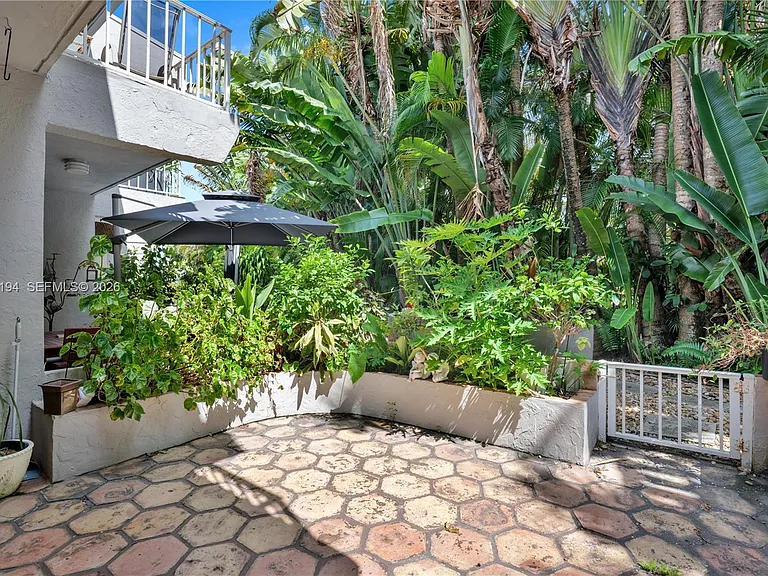 6011 N Bayshore Dr #10 — Photo 6