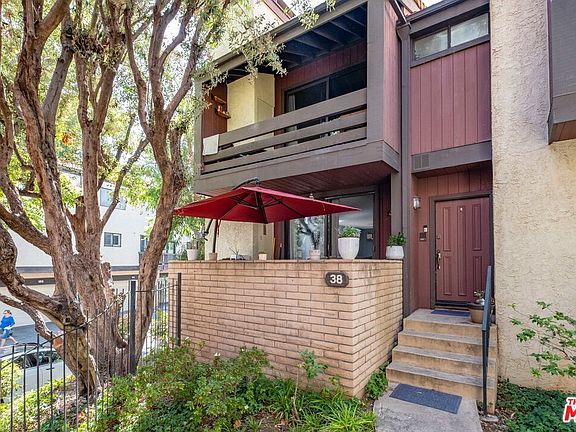 4th image of 21931 Burbank Blvd APT 38